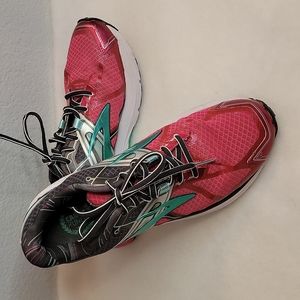 Brooks Women's Ravenna support Flex size 10 Pink Running shoes Like New